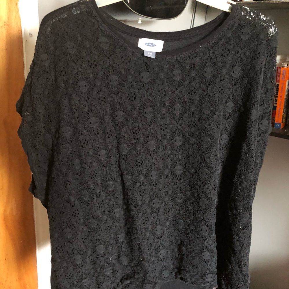 Black old navy lace t shirt